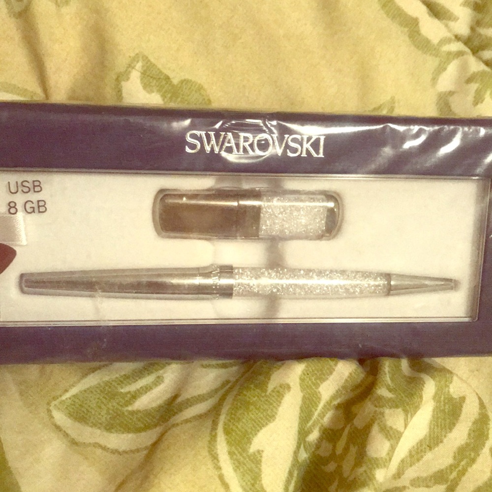 NEW Never used Pen and USB stick set. Great deal!